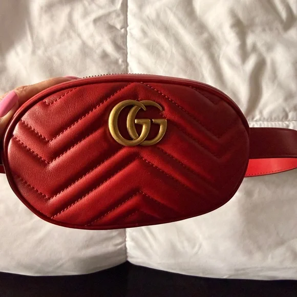 Gucci Red Leather Belt Bag with Gold Logo - Picture 2 of 4